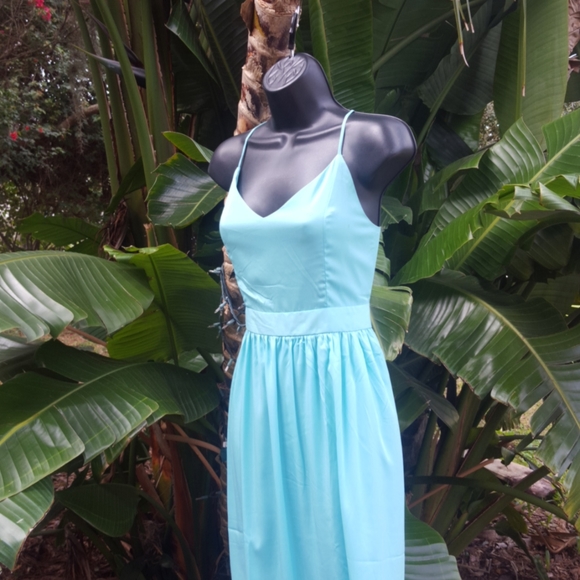 - Backless maxi dress - Picture 4 of 8